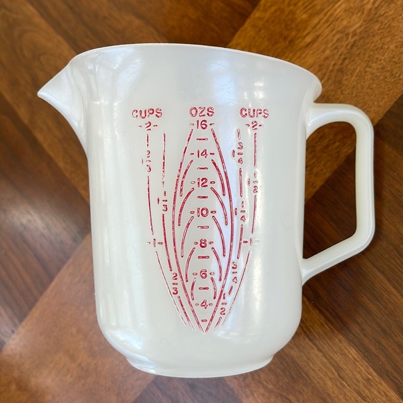 Tupperware Other - HTF VINTAGE TUPPERWARE MEASURING CUP WITH SPOUT (2 CUPS, 16 OZ)